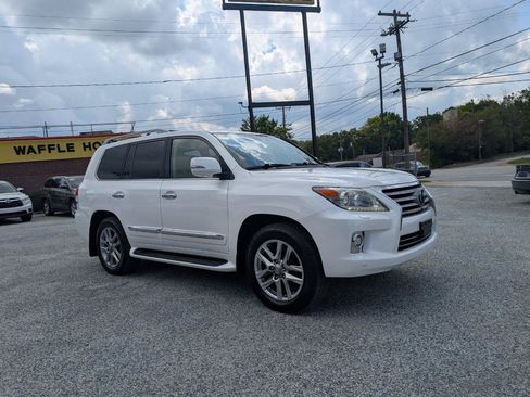 Used 2014 Lexus LX 570 4WD image 3