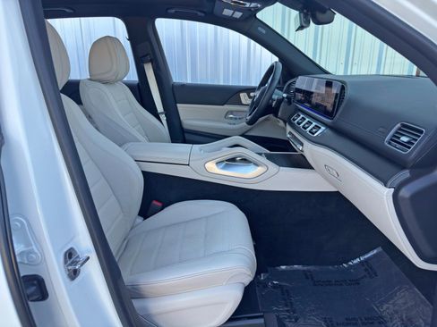 Used 2025 Mercedes-Benz GLE 580 4MATIC w/ Driver Assistance Package image 16