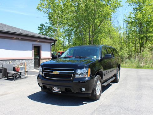 Used 2014 Chevrolet Suburban LT AWD/4WD image 12