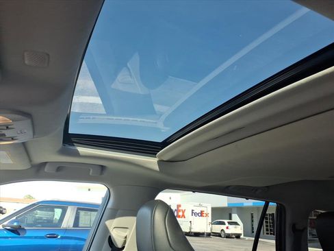 Used 2021 Toyota Highlander XLE image 11