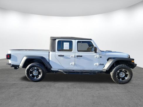 Used 2021 Jeep Gladiator Sport image 2