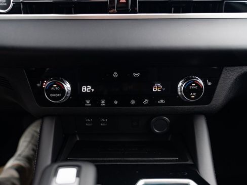 New 2026 Mitsubishi Outlander SE image 15