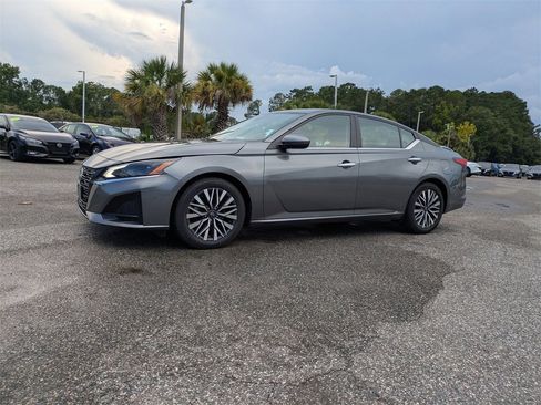 Used 2023 Nissan Altima 2.5 SV image 7