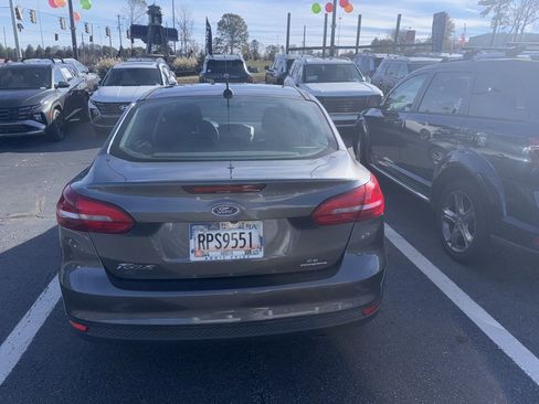 Used 2016 Ford Focus SE image 5