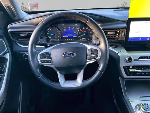 Used 2021 Ford Explorer XLT image 5
