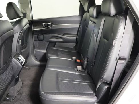 Used 2024 Kia Sorento S image 17