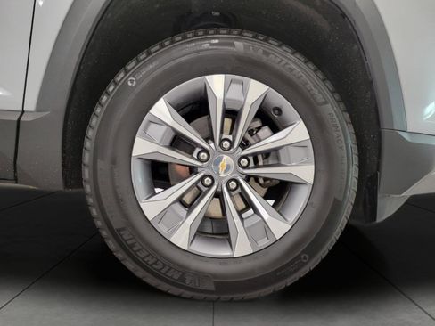 Used 2025 Chevrolet Equinox LT image 4