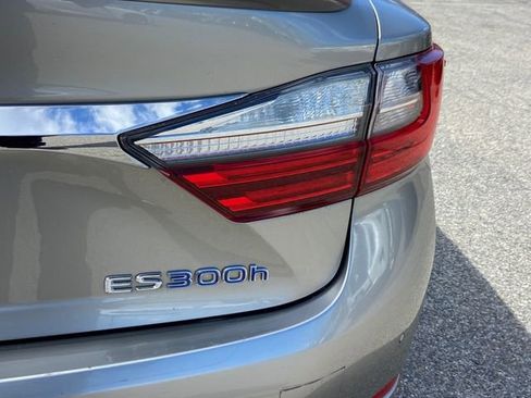 Used 2017 Lexus ES 300h FWD image 29