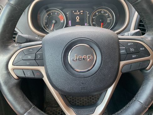 Used 2016 Jeep Cherokee Latitude w/ Comfort/Convenience Group AWD/4WD image 10