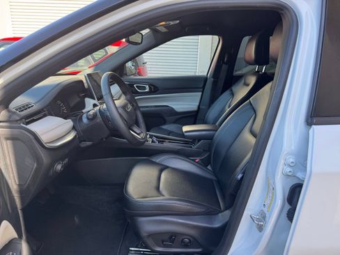 Used 2025 Jeep Compass Limited AWD/4WD image 28