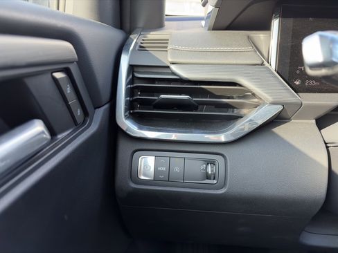 Used 2025 GMC Acadia Elevation image 19