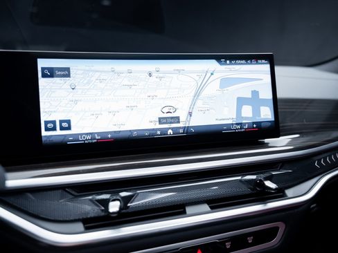 Used 2025 BMW X6 xDrive40i w/ Executive Package image 49