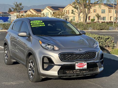Used 2022 Kia Sportage LX image 2