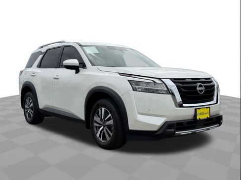 Used 2024 Nissan Pathfinder SL AWD/4WD image 7