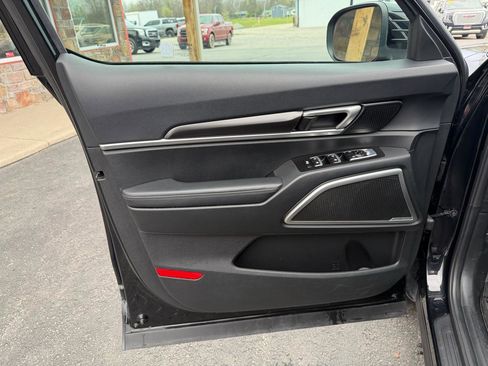 Used 2025 Kia Telluride S image 13