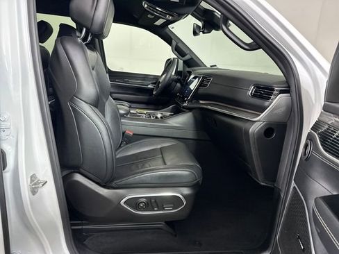 Used 2022 Jeep Wagoneer Series III w/ Flexible Seating Group image 49