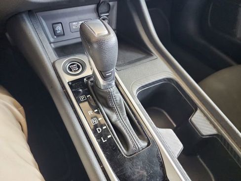 Used 2024 Nissan Sentra SV FWD image 17