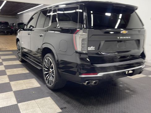Used 2025 Chevrolet Tahoe High Country AWD/4WD image 17