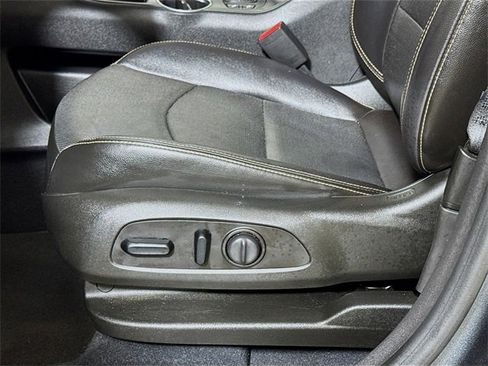 Used 2021 GMC Terrain SLT image 16