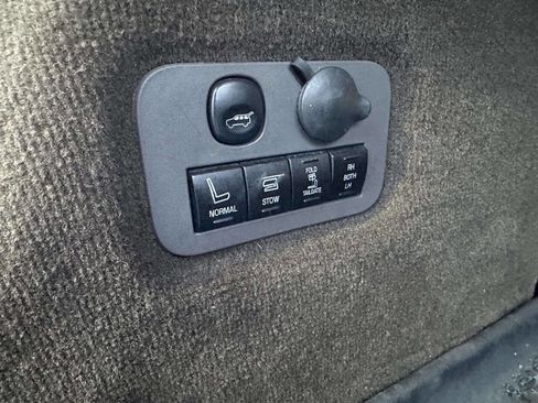 Used 2013 Lincoln MKT EcoBoost AWD 4dr Crossover image 12