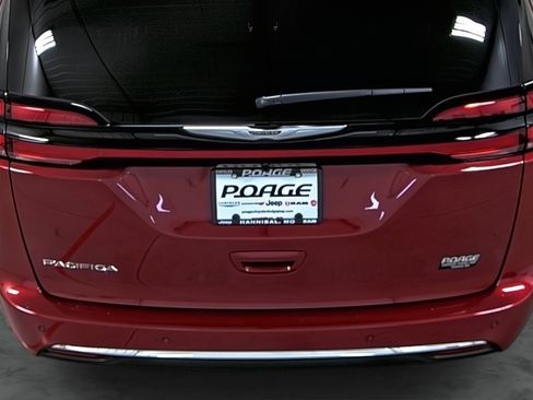 New 2026 Chrysler Pacifica Select image 11