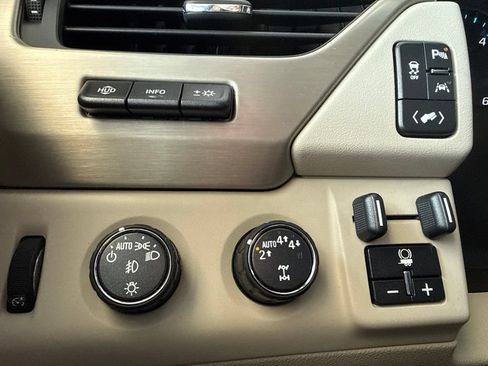 Used 2019 GMC Yukon Denali AWD/4WD image 17