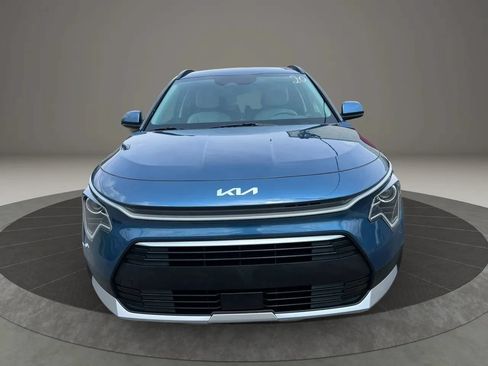 Used 2025 Kia Niro EX FWD image 2