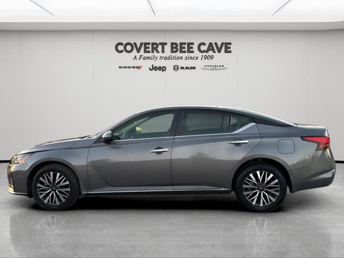 Used 2023 Nissan Altima 2.5 SV image 5