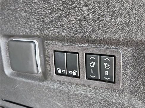 Used 2023 Chevrolet Tahoe High Country AWD/4WD image 7