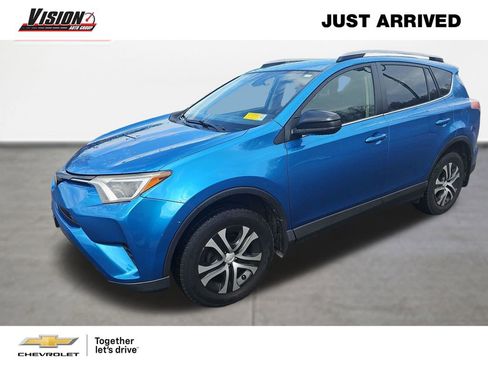 Used 2017 Toyota RAV4 LE AWD/4WD image 1
