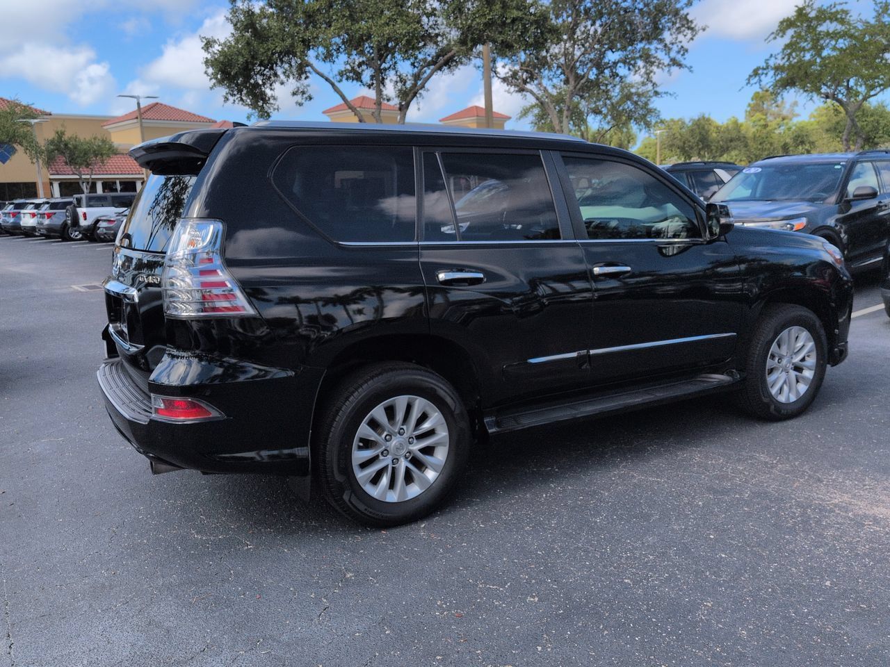 Used 2018 Lexus GX 460 Premium w/ Premium Package AWD/4WD image 4