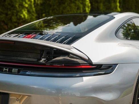 Used 2025 Porsche 911 Carrera RWD image 16