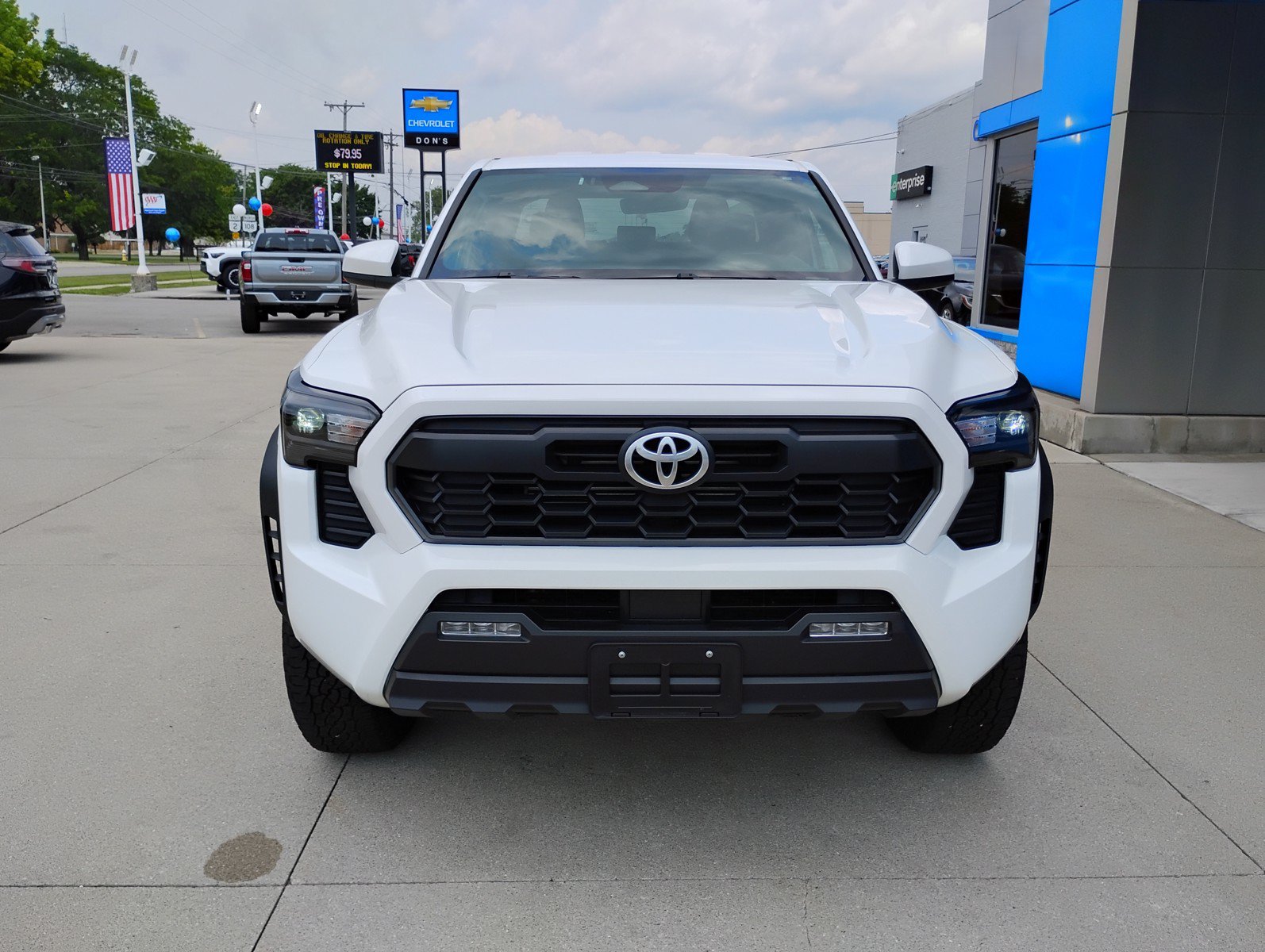 Used 2025 Toyota Tacoma TRD Off-Road AWD/4WD image 2