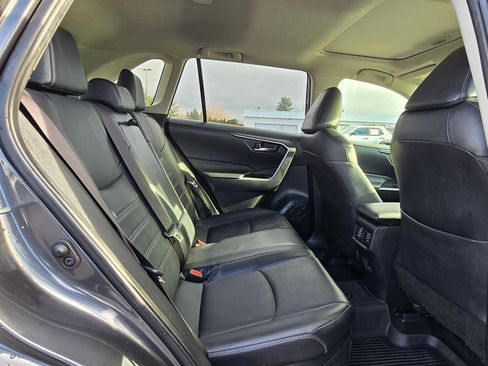 Used 2023 Toyota RAV4 XLE Premium image 15