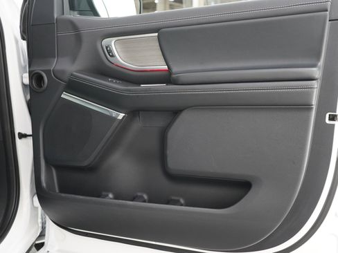 Used 2025 Ford Expedition Max Platinum AWD/4WD image 11