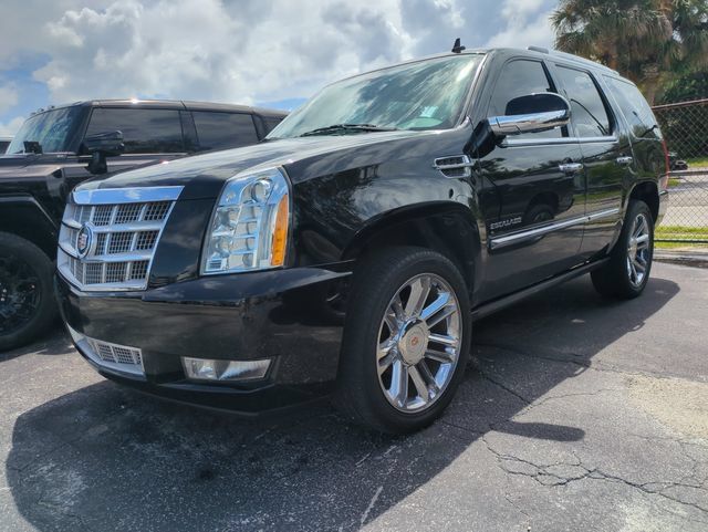 Used 2014 Cadillac Escalade Platinum RWD image 3