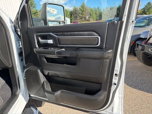 Used 2024 RAM 3500 Big Horn image 38