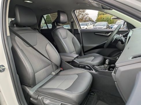 Used 2023 Kia Niro EX image 36