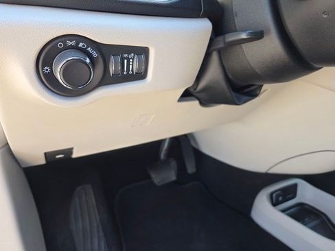 Used 2023 Chrysler Voyager LX FWD image 24
