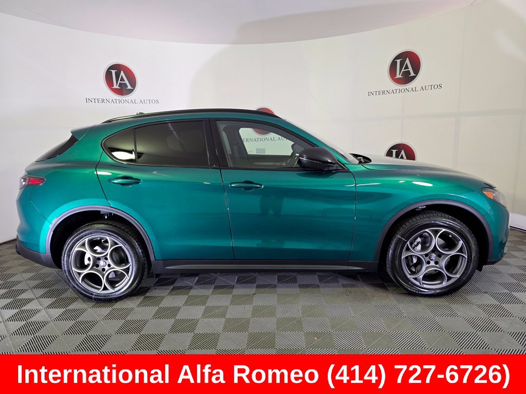 New 2025 Alfa Romeo Stelvio Sprint AWD/4WD image 2