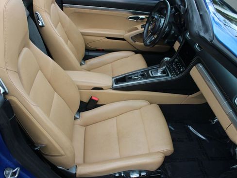 Used 2018 Porsche 718 Boxster image 36