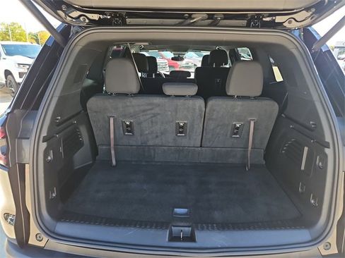 Used 2025 GMC Acadia Elevation image 25