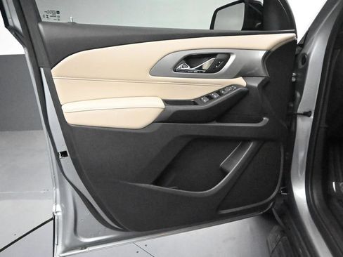 Used 2023 Chevrolet Traverse LS FWD image 11