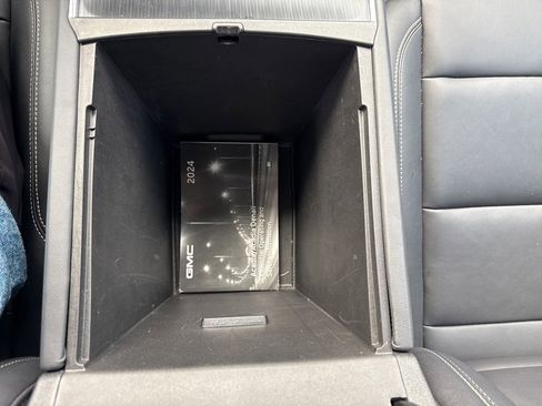 Used 2024 GMC Acadia Elevation image 42