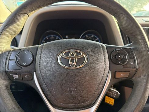 Used 2017 Toyota RAV4 LE FWD image 10