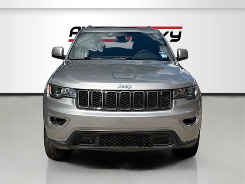 Used 2021 Jeep Grand Cherokee Laredo X image 2