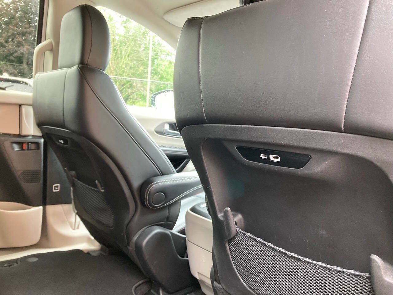 Used 2024 Chrysler Pacifica Touring-L FWD image 34