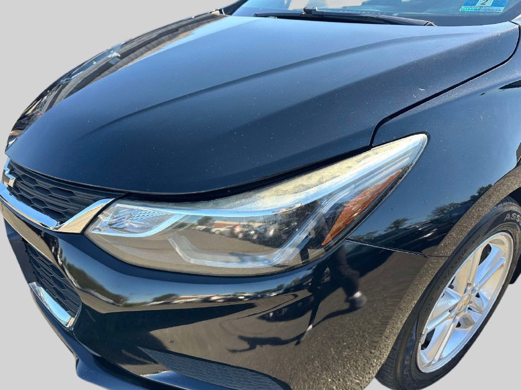 Used 2018 Chevrolet Cruze LT w/ Convenience Package FWD image 7