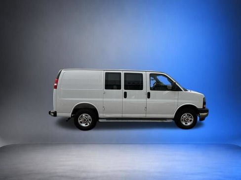 Used 2025 GMC Savana 2500 w/ Driver Convenience Package RWD image 3
