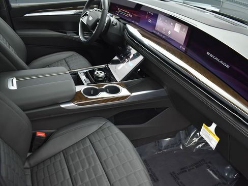 Certified 2026 Cadillac Escalade ESV Platinum Sport w/ LPO, ONYX Package image 38